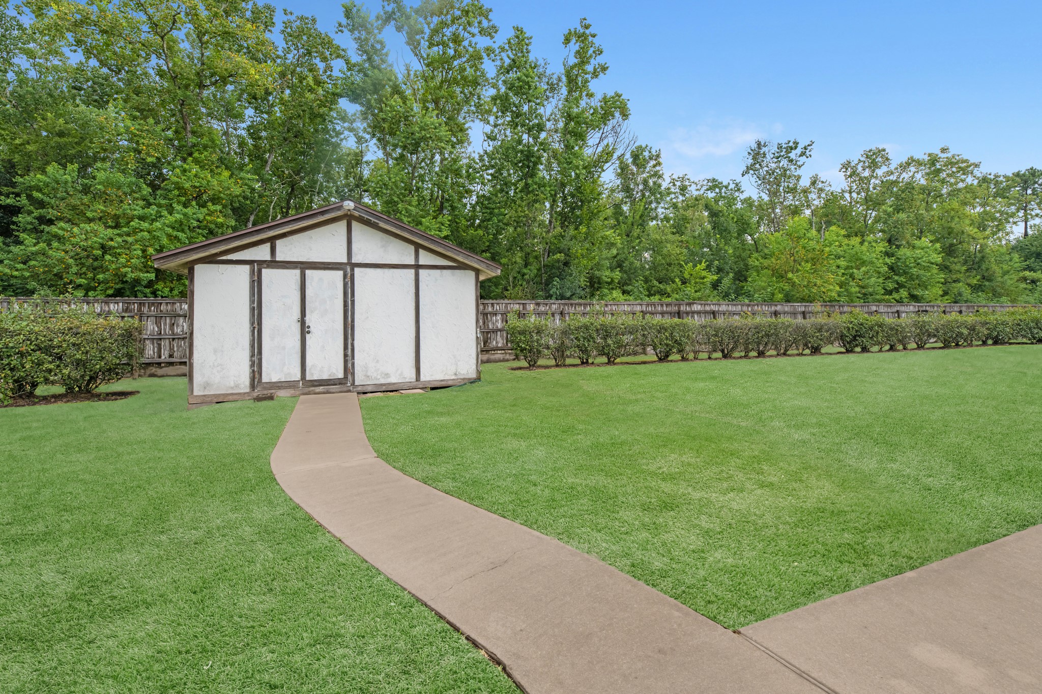 7315 Pine Street Manvel, TX 77578 - Photo 20 of 50 a view of backyard with green space