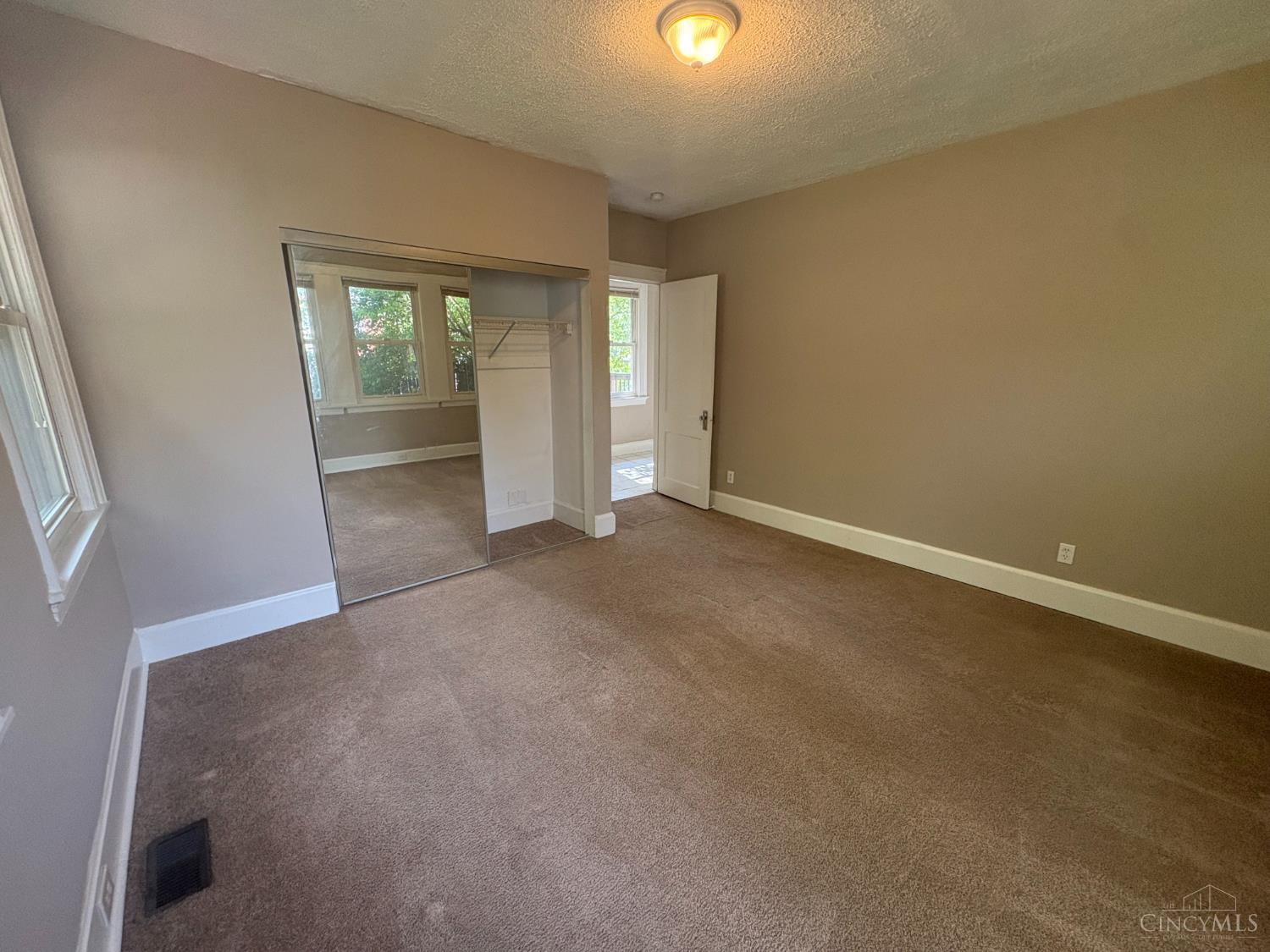 2832 Shaffer Avenue Cincinnati, OH 45211 - Photo 5 of 12 Gallery Image 5