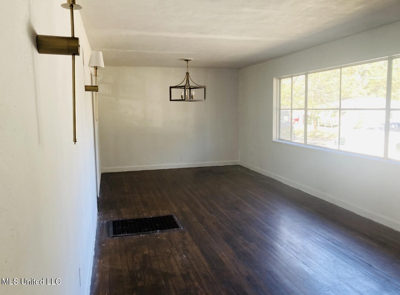 2871 Woodside Drive Jackson, MS 39212 - Photo 5 of 20 IMG_9126