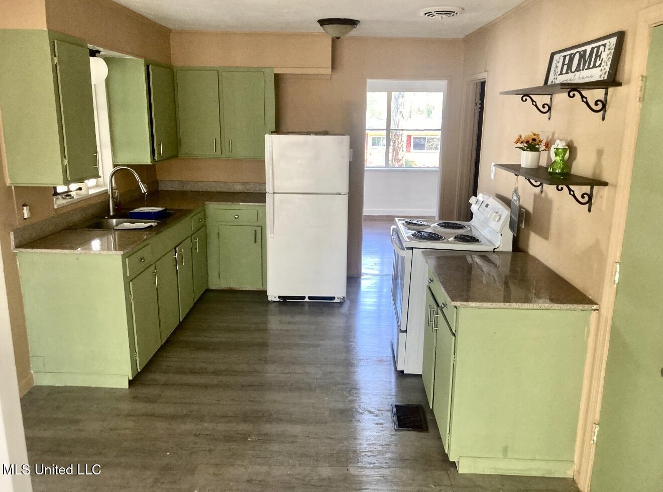 2871 Woodside Drive Jackson, MS 39212 - Photo 7 of 20 IMG_9128