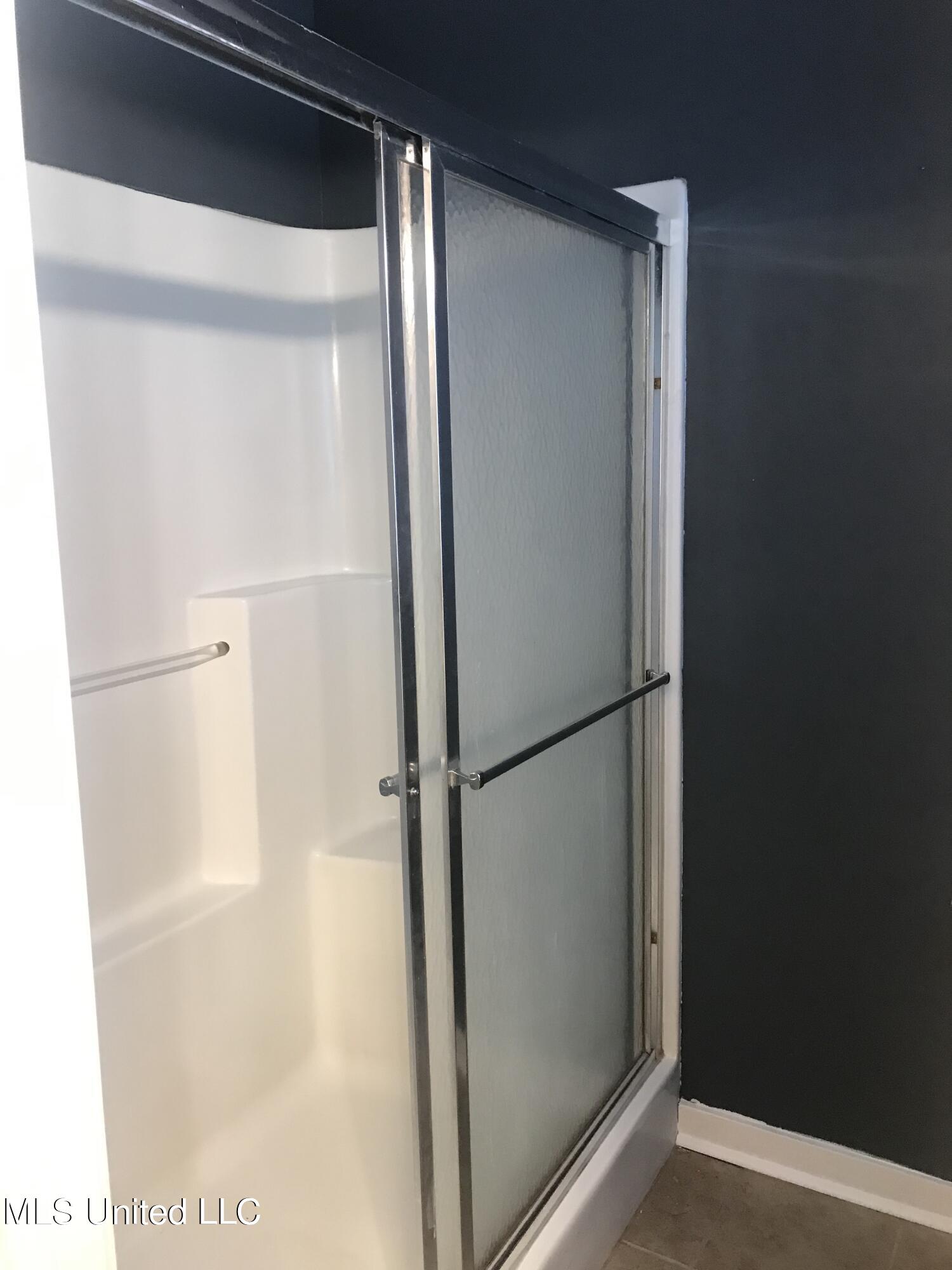 321 Evergreen Way Brandon, MS 39047 - Photo 11 of 17 321 Master shower