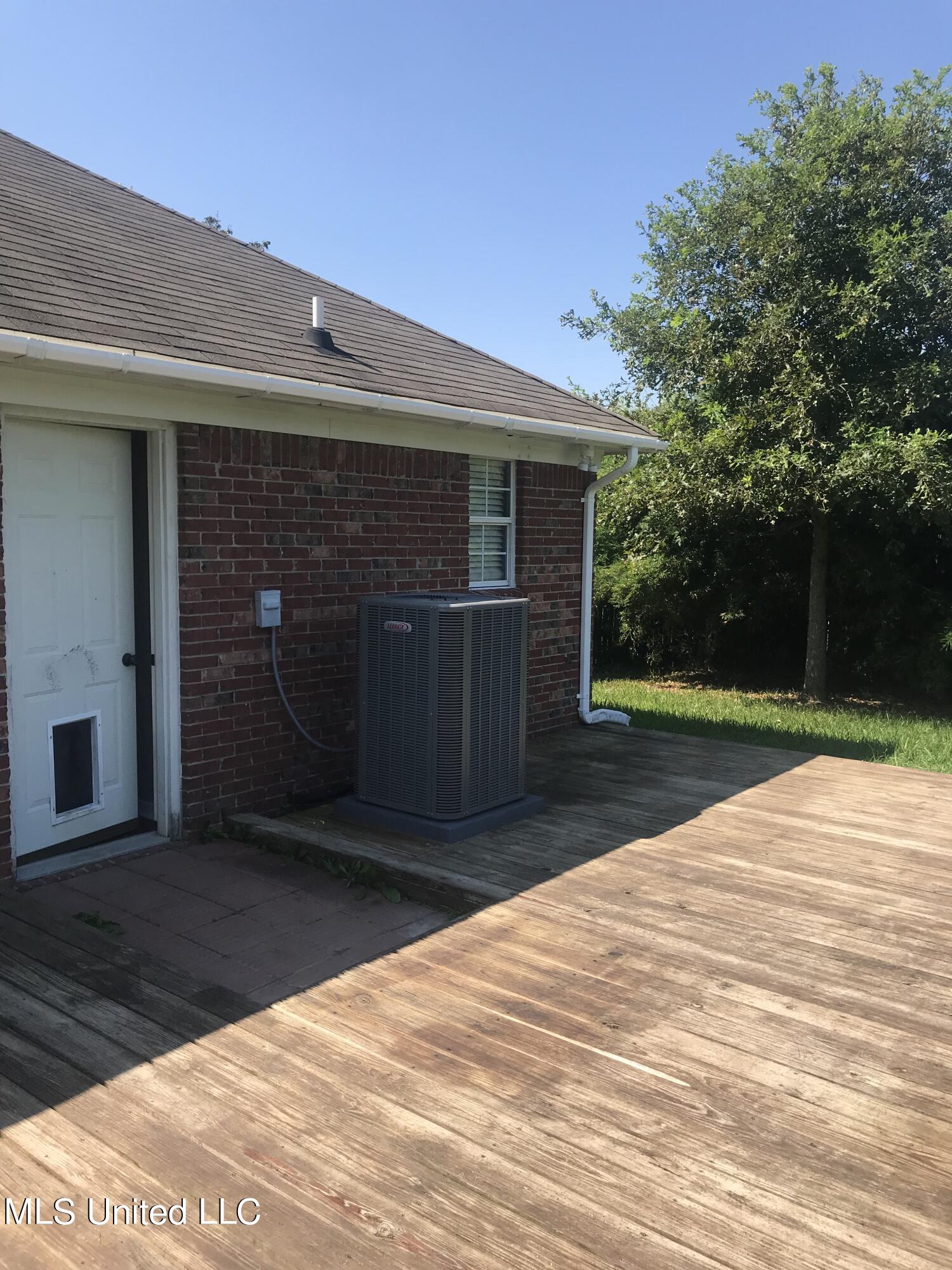 321 Evergreen Way Brandon, MS 39047 - Photo 13 of 17 321 Back