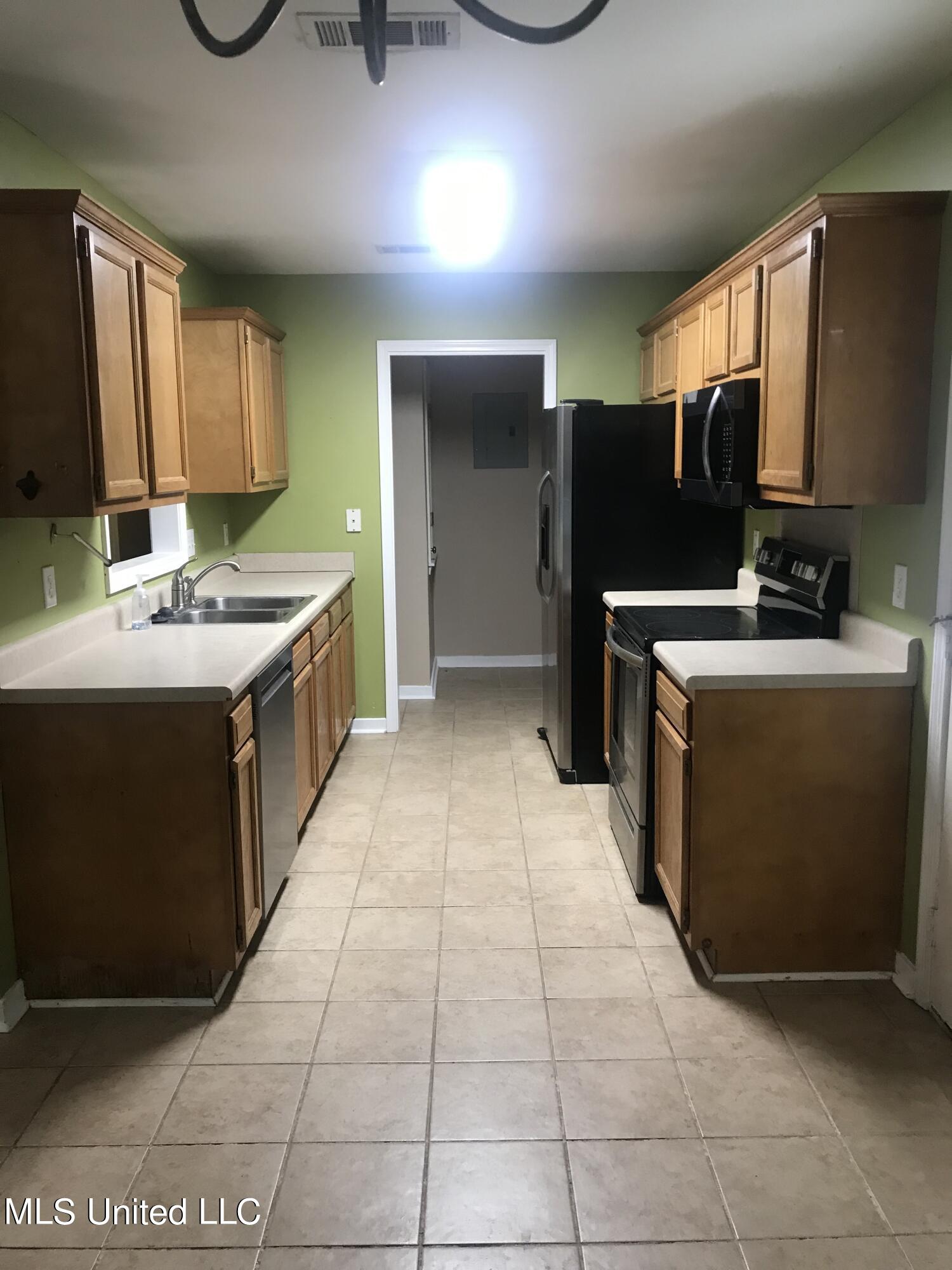 321 Evergreen Way Brandon, MS 39047 - Photo 6 of 17 321 Kitchen 1