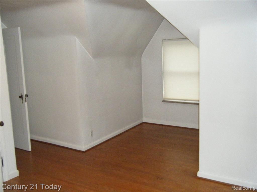 209 Ogemaw Road Pontiac, MI 48341 - Photo 11 of 20 Bedroom #2 Upper Level