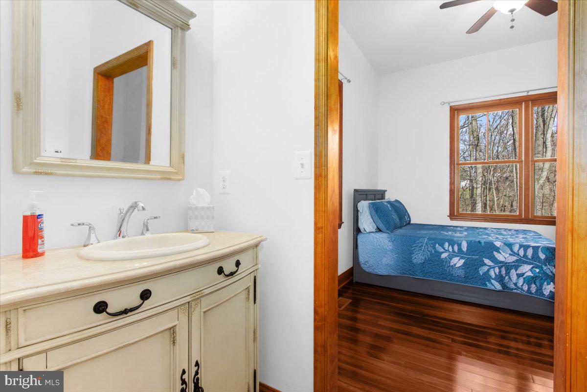 1801 Nicodemus Road New Windsor, MD 21776 - Photo 44 of 70 Jack-n-Jill Full Bath