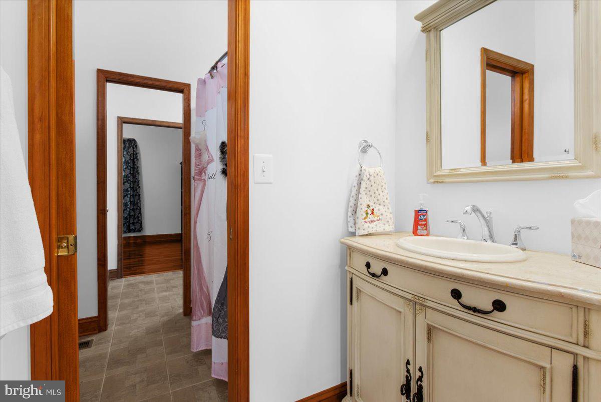 1801 Nicodemus Road New Windsor, MD 21776 - Photo 45 of 70 Jack-n-Jill Full Bath