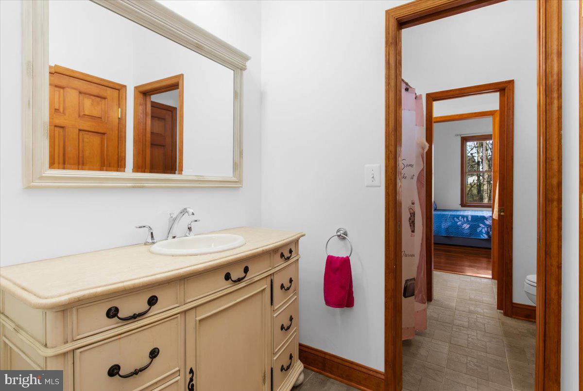 1801 Nicodemus Road New Windsor, MD 21776 - Photo 47 of 70 Jack-n-Jill Full Bath
