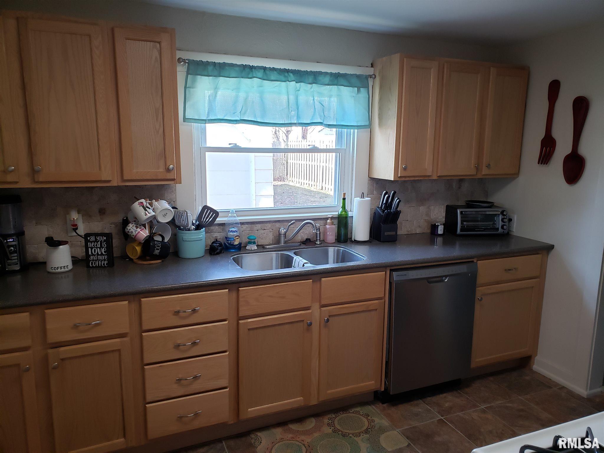 3233 South 3rd Street Springfield, IL 62703 - Photo 10 of 24