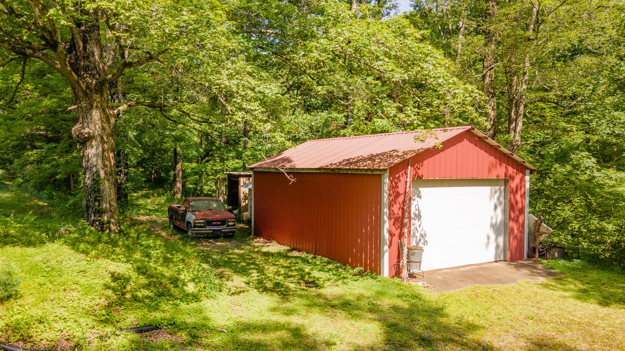7390 South Harpeth Road Franklin, TN 37064 - Photo 10 of 13 a backyard of a house with table and chairs