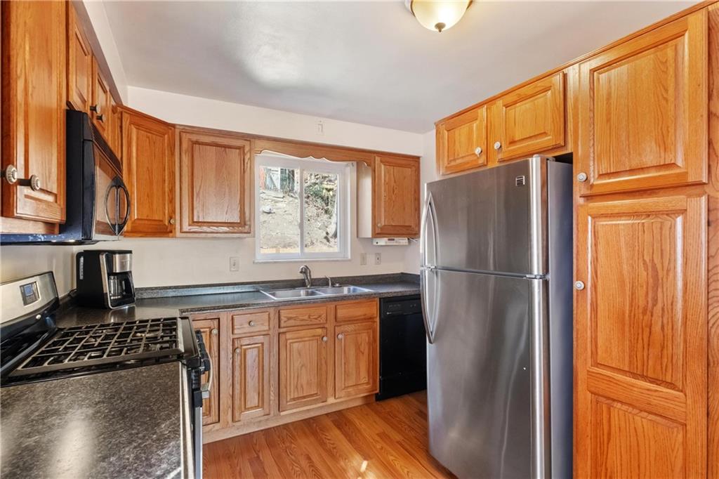 217 Sample Street Pittsburgh, PA 15209 - Photo 11 of 33 Gallery Image 11