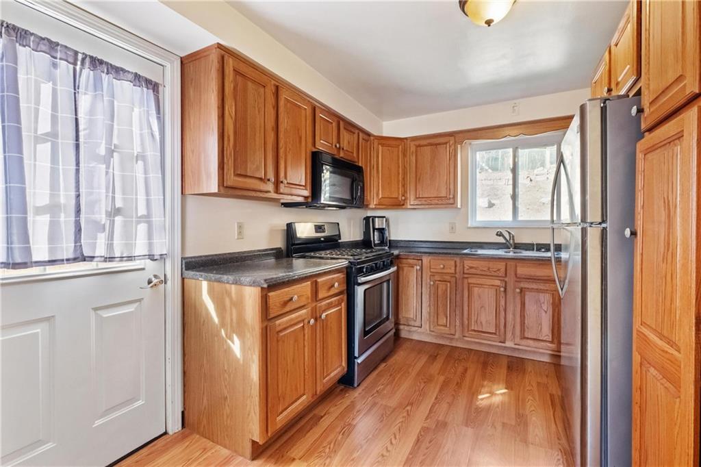 217 Sample Street Pittsburgh, PA 15209 - Photo 12 of 33 Gallery Image 12