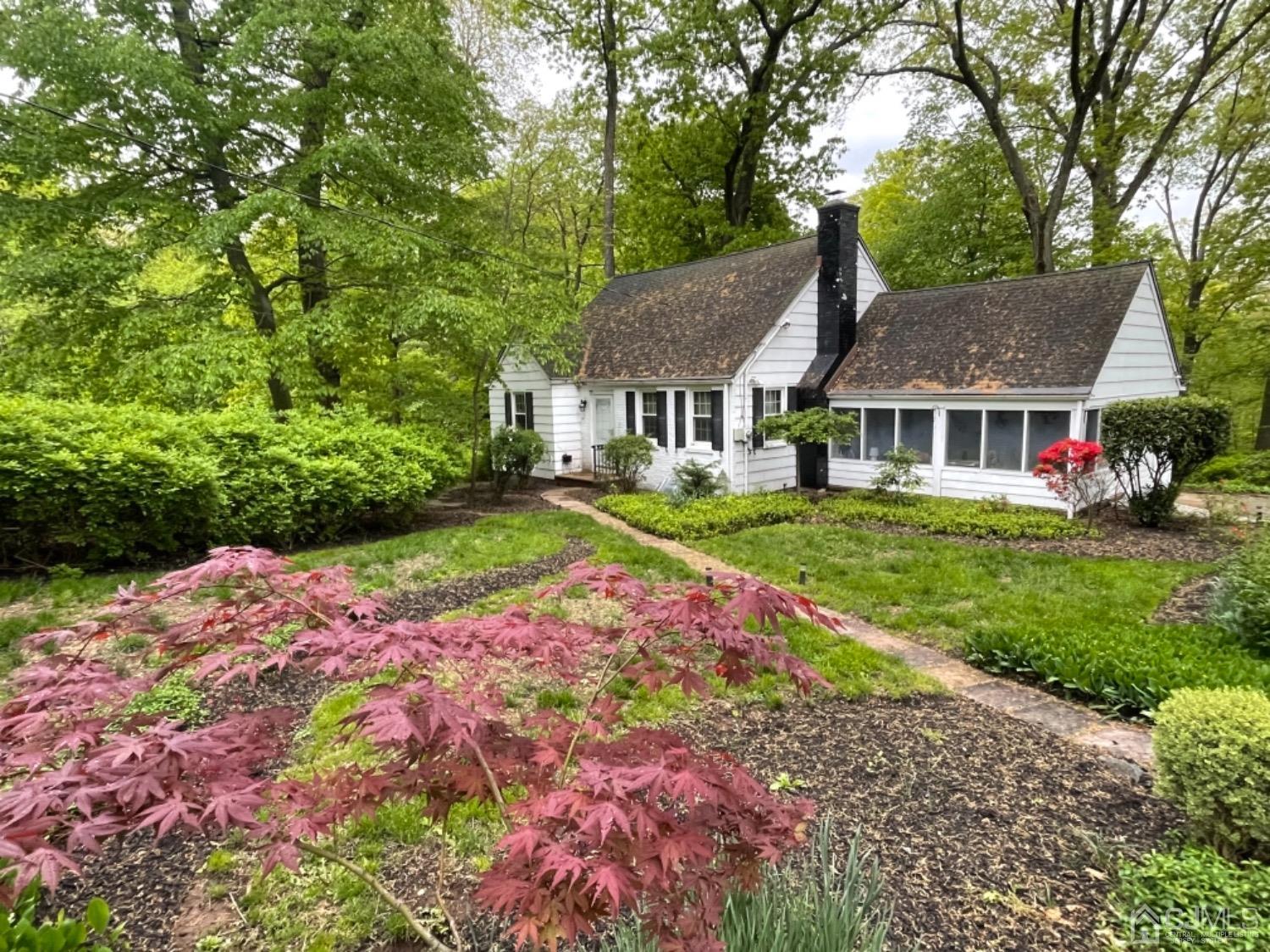 3 Lansing Place New Brunswick, NJ 08901 - Photo 2 of 29 a front view of a house with garden