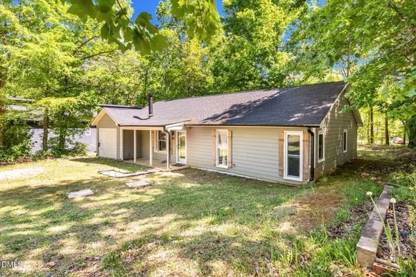 a view of a house with a yard