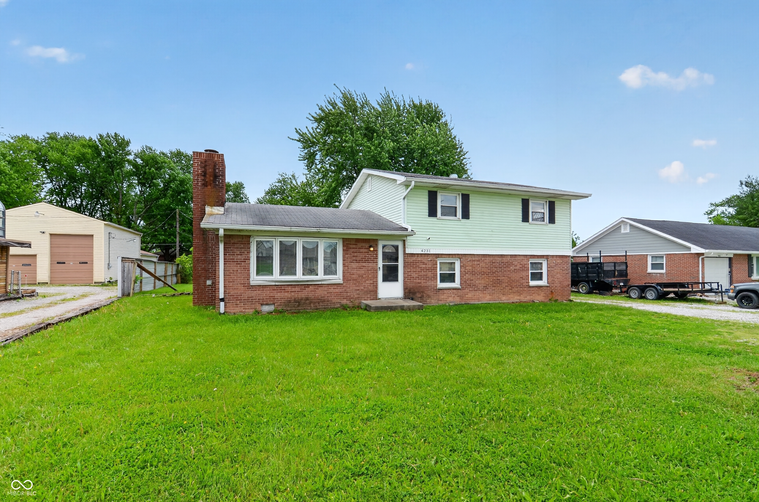 4231 Thompson Road Indianapolis, IN 46237 - Photo 2 of 40