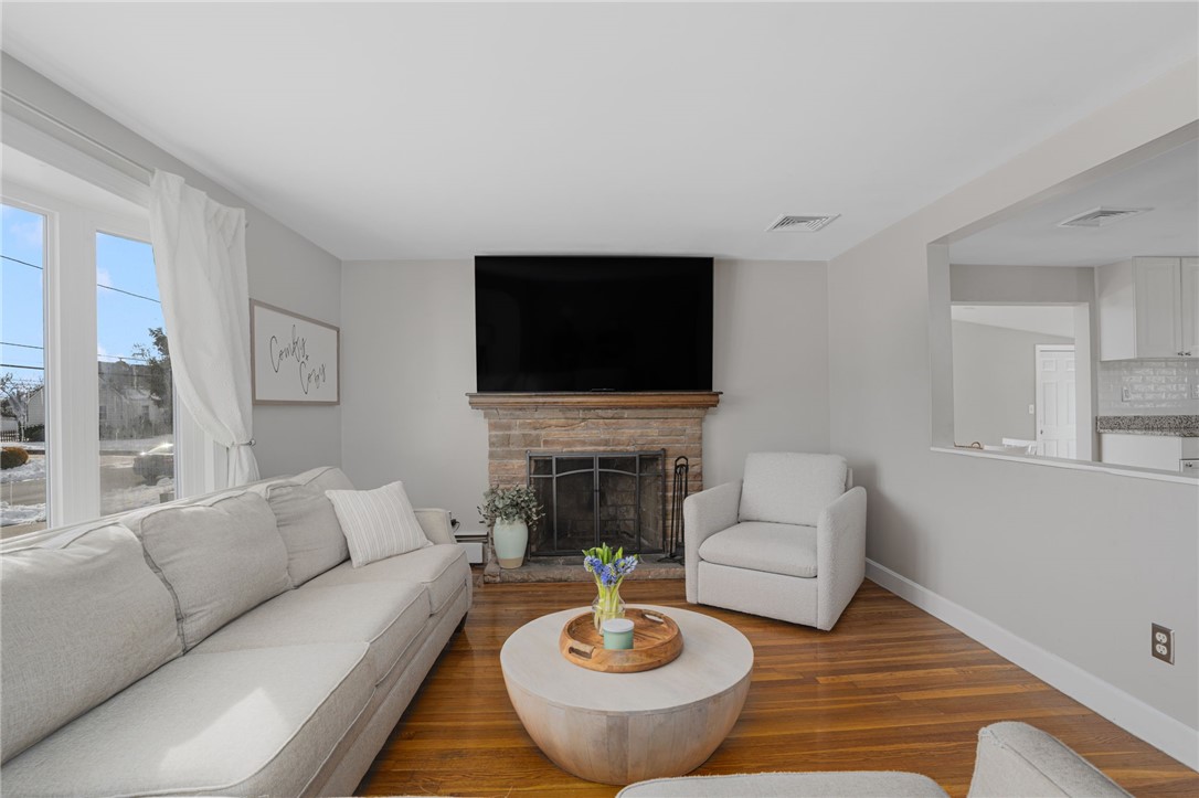 23 Laurelhurst Road Cranston, RI 02920 - Photo 2 of 18