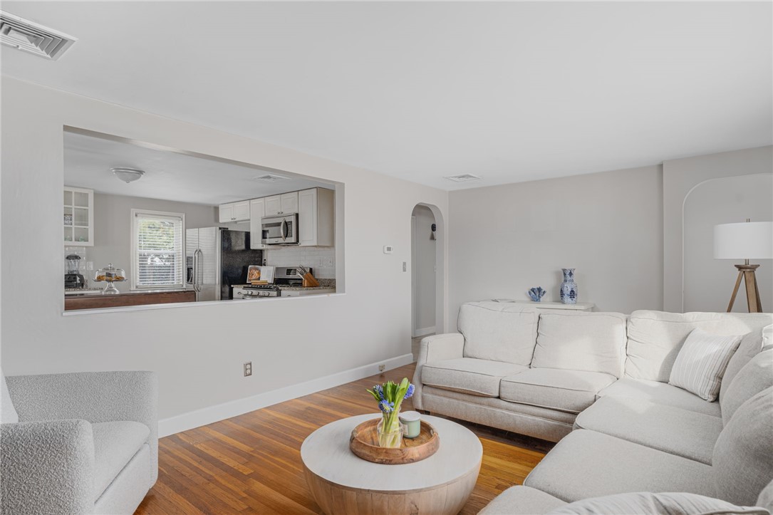 23 Laurelhurst Road Cranston, RI 02920 - Photo 3 of 18