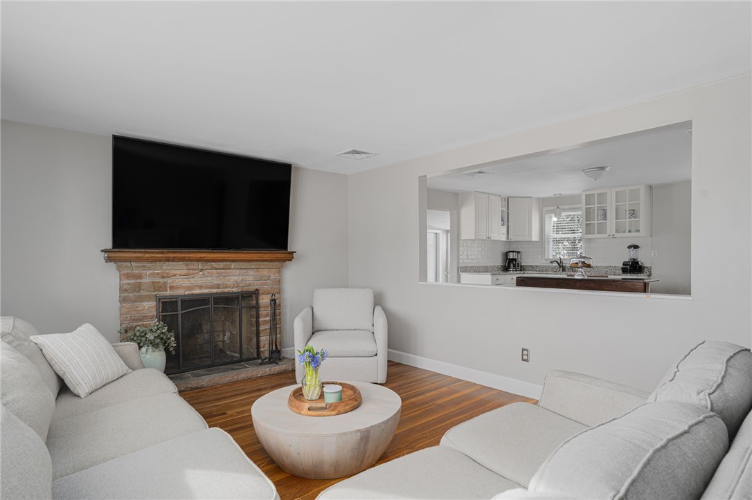 23 Laurelhurst Road Cranston, RI 02920 - Photo 4 of 18