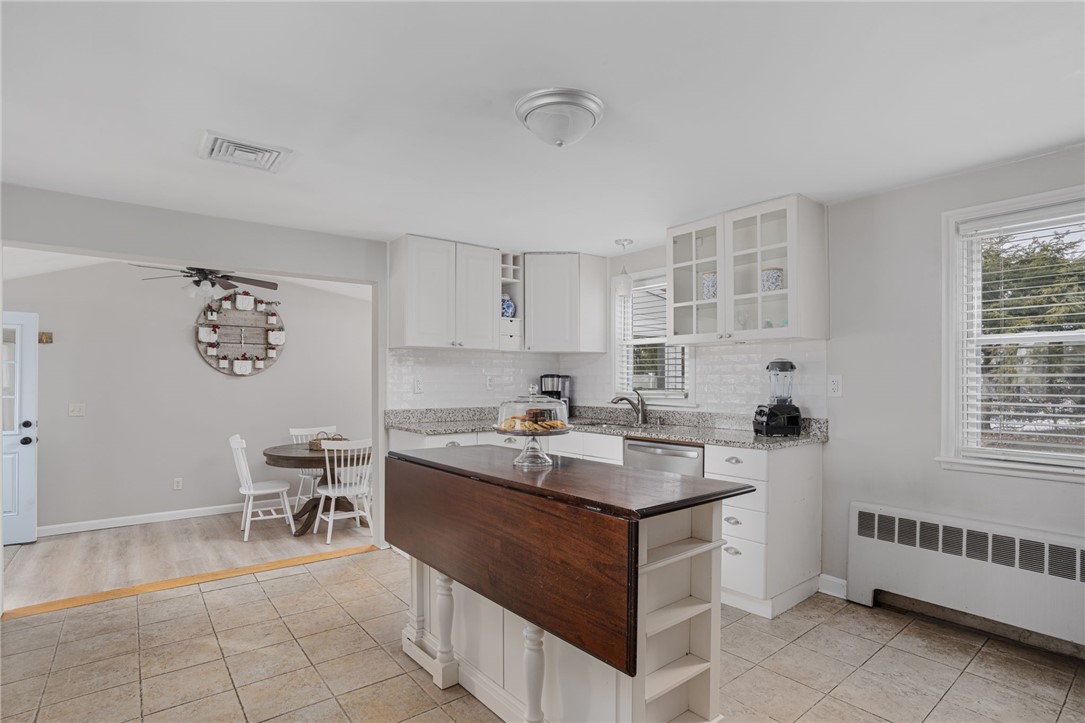 23 Laurelhurst Road Cranston, RI 02920 - Photo 5 of 18