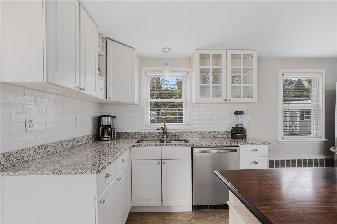 23 Laurelhurst Road Cranston, RI 02920 - Photo 8 of 18