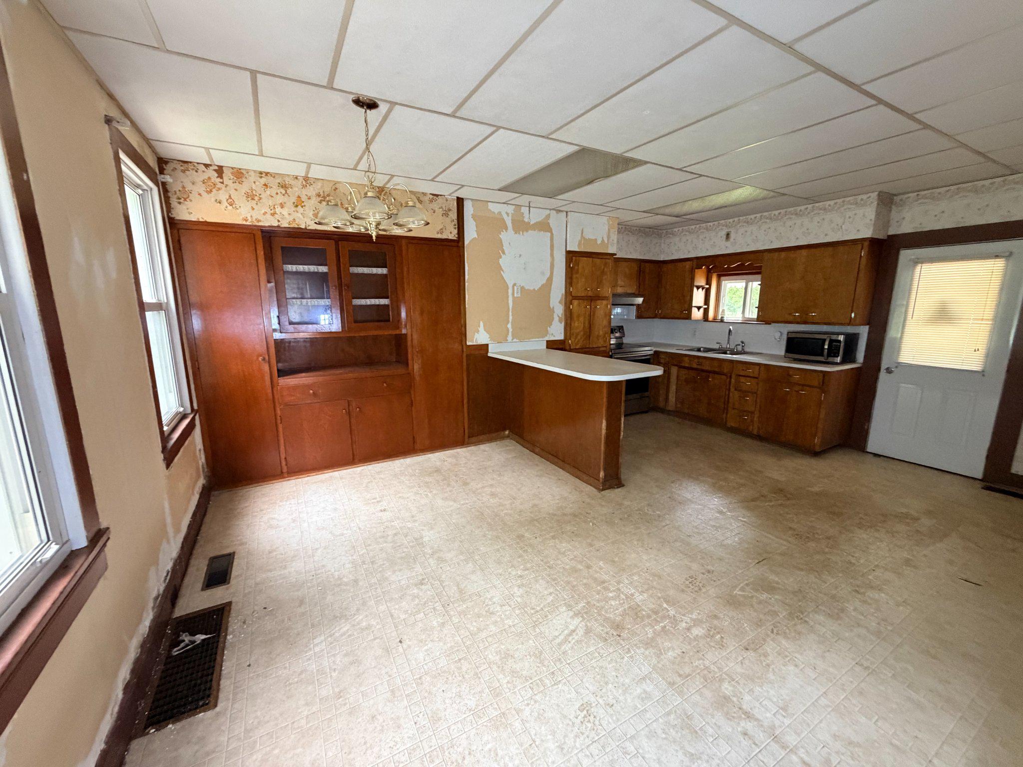 18705 Temperance Row Barton, MD 21521 - Photo 23 of 62 Spacious kitchen with build-ins.