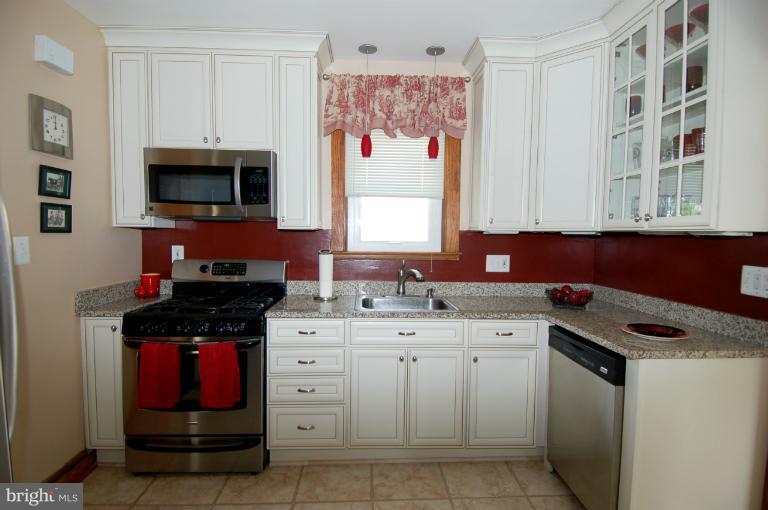 5547 Ashbourne Road Halethorpe, MD 21227 - Photo 1 of 16 Kitchen