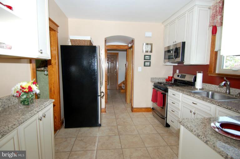 5547 Ashbourne Road Halethorpe, MD 21227 - Photo 2 of 16 Kitchen