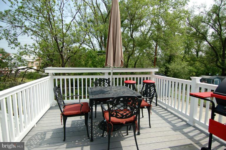5547 Ashbourne Road Halethorpe, MD 21227 - Photo 15 of 16 Rear Deck