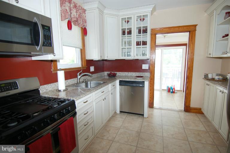 5547 Ashbourne Road Halethorpe, MD 21227 - Photo 3 of 16 Kitchen