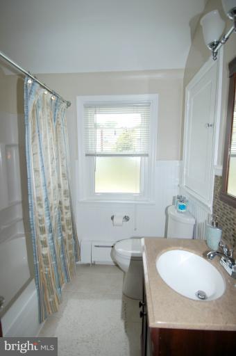 5547 Ashbourne Road Halethorpe, MD 21227 - Photo 8 of 16 Full Bathroom