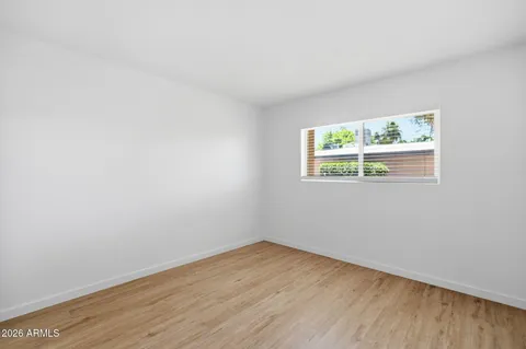 $219,900 | 1320 East Bethany Home Road, Unit 52, Phoenix, AZ 85014