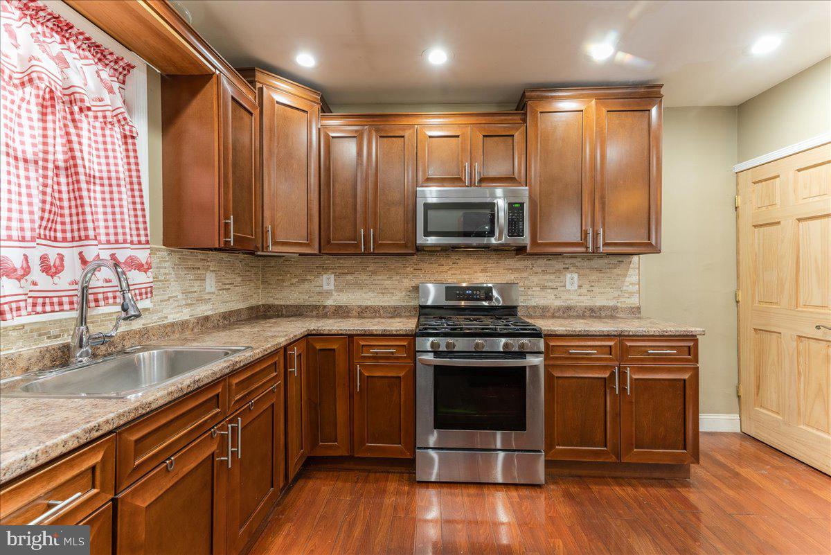 559 Baily Road Lansdowne, PA 19050 - Photo 3 of 21