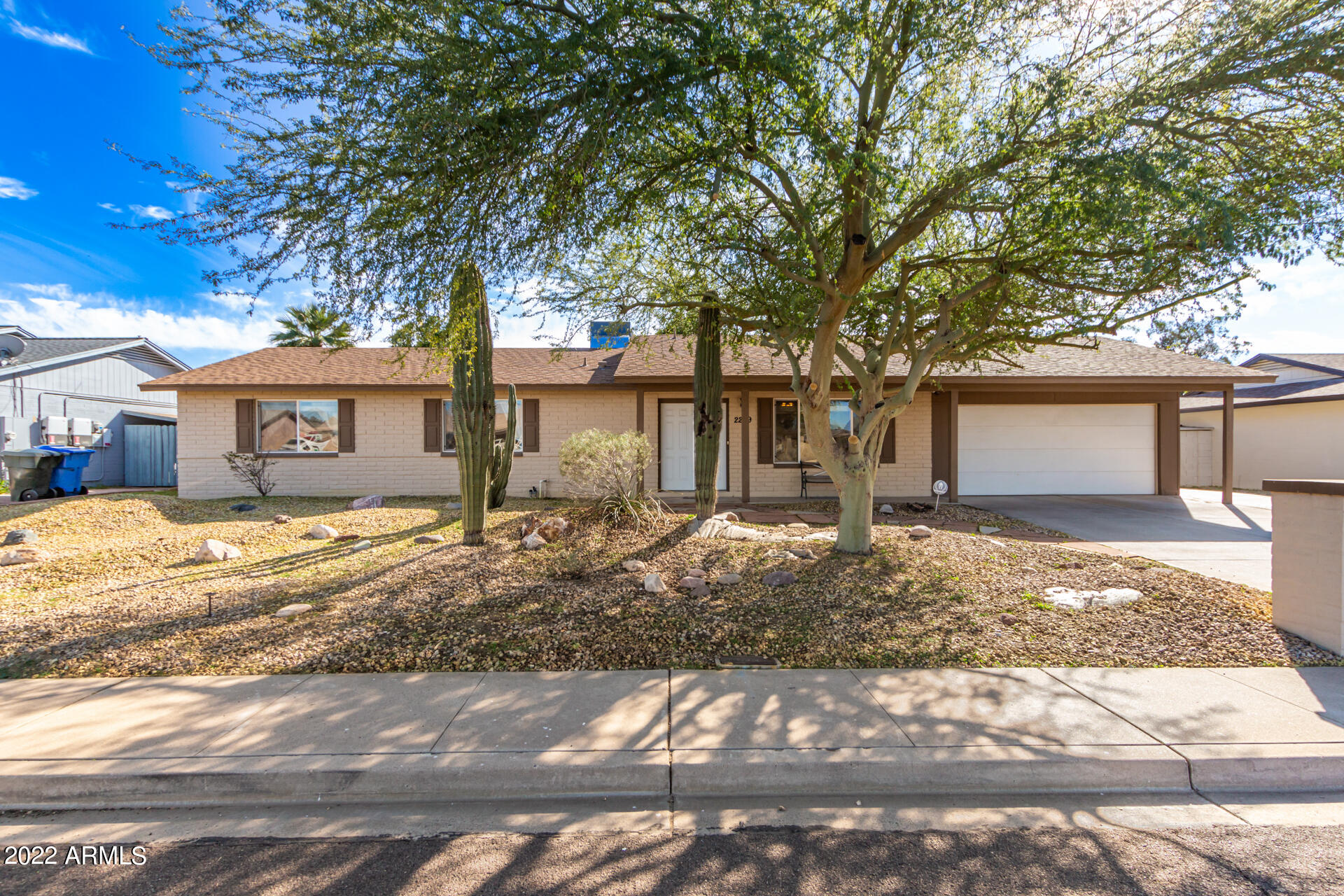 2209 West Utopia Road Phoenix, AZ 85027 - Photo 1 of 35 01- Utopia
