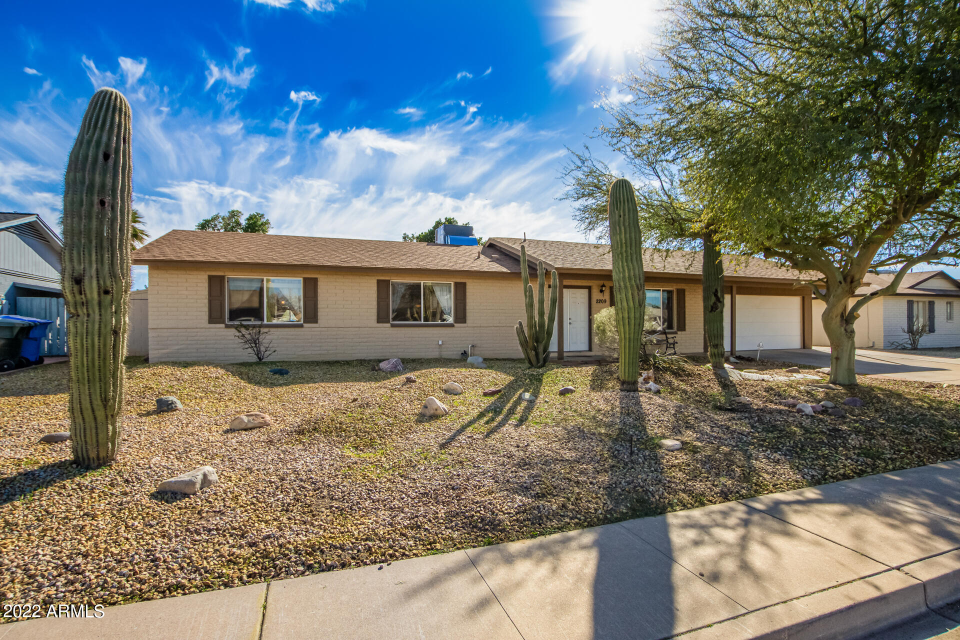 2209 West Utopia Road Phoenix, AZ 85027 - Photo 2 of 35 02- Utopia