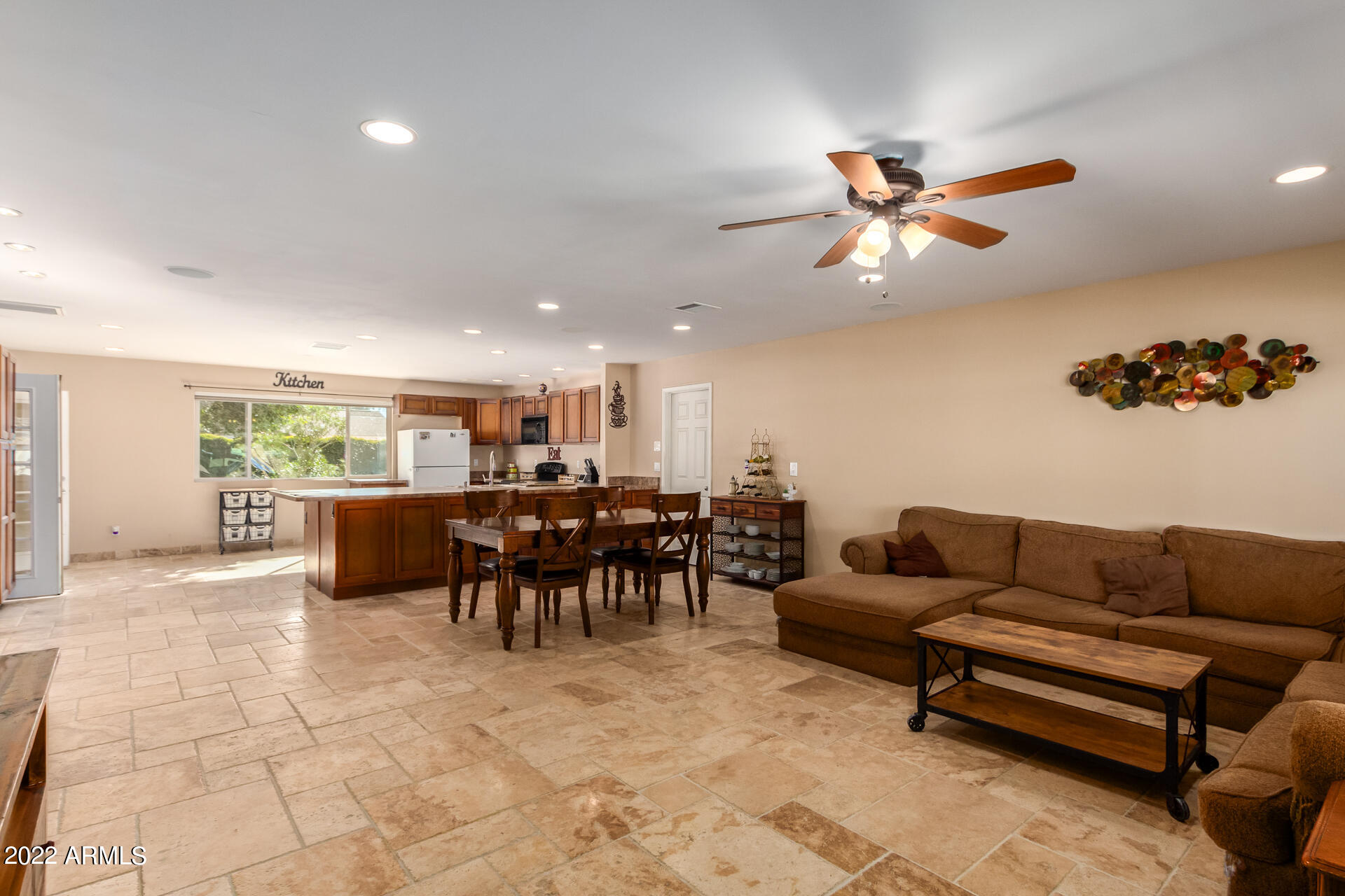 2209 West Utopia Road Phoenix, AZ 85027 - Photo 4 of 35 04- Utopia