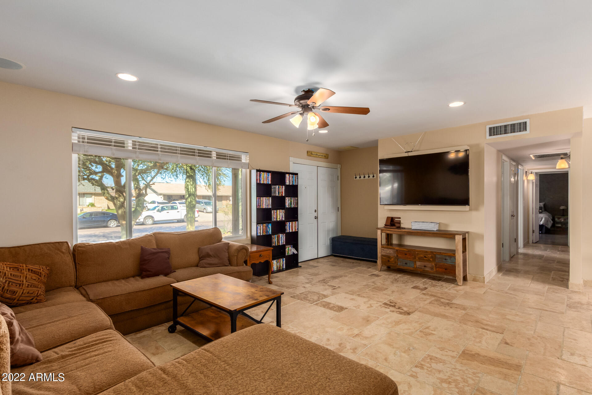 2209 West Utopia Road Phoenix, AZ 85027 - Photo 6 of 35 06- Utopia