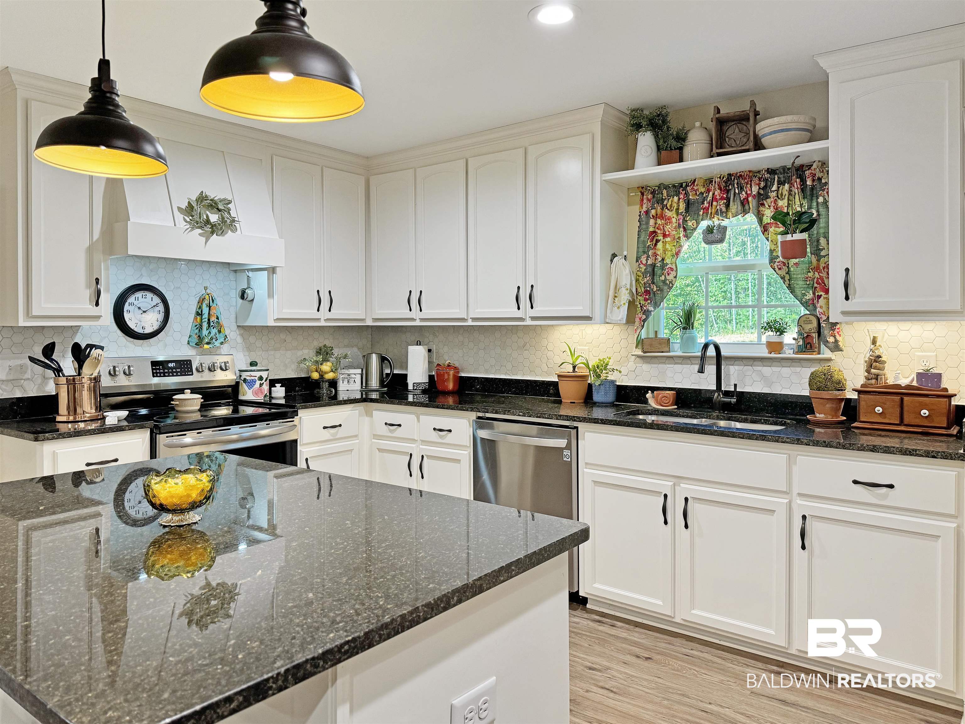 30687 Brady Road Robertsdale, AL 36567 - Photo 17 of 53 Kitchen