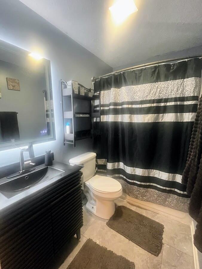 4504 Collingdale Road Columbus, OH 43231 - Photo 12 of 25 4504 1st floor full bath with update bat