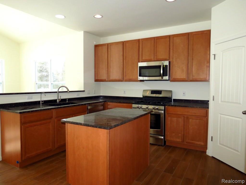 4 Kitchen.jpg