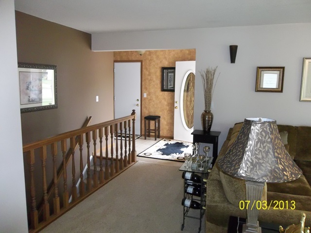220 Willis Avenue Rochelle, IL 61068 - Photo 2 of 25 a living room with furniture