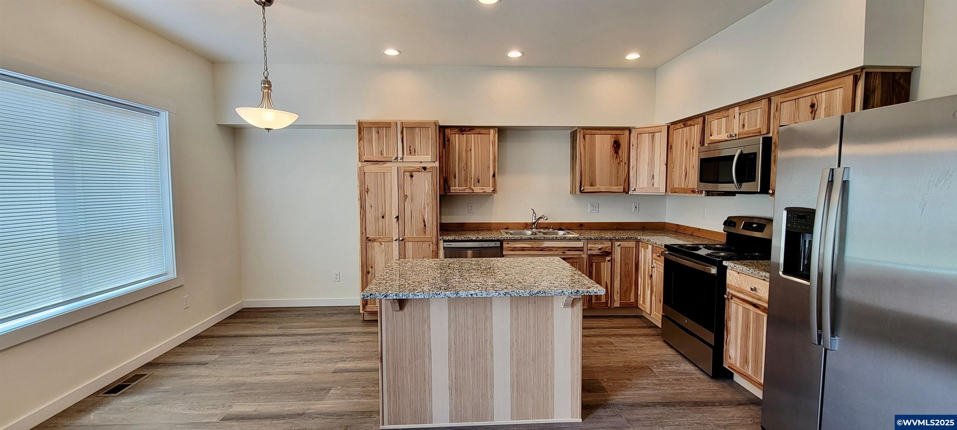 2141 Southwest 19th Street Redmond, OR 97756 - Photo 8 of 21