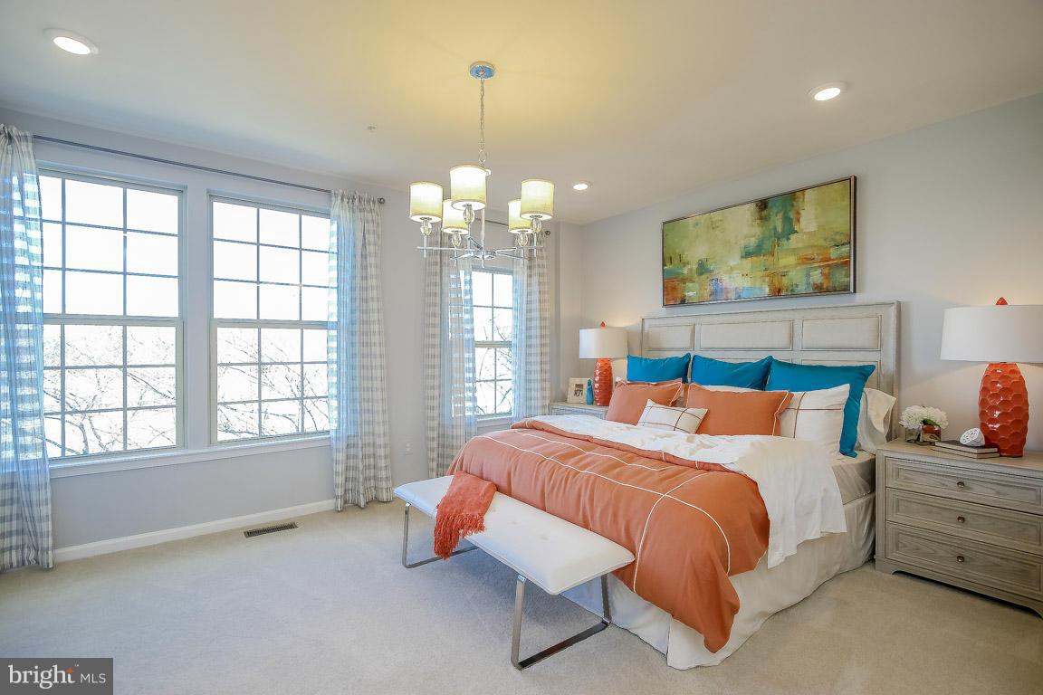 810 Orchard Tree Road Odenton, MD 21113 - Photo 6 of 30 SPACIOUS OWNER'S SUITE