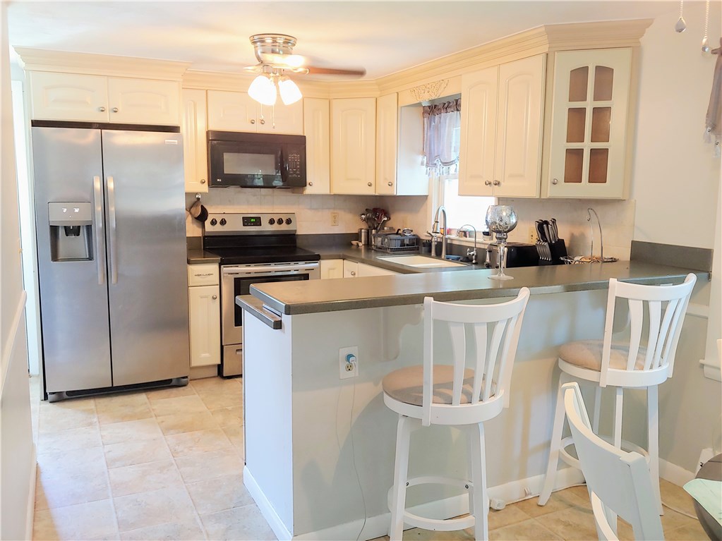 57 Craig Road Warwick, RI 02886 - Photo 5 of 28 Gallery Image 5