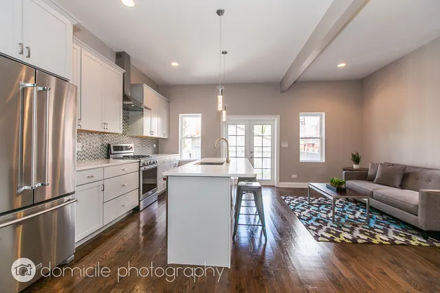 $4,800 | 806 South Oakley Boulevard, Chicago, IL 60612