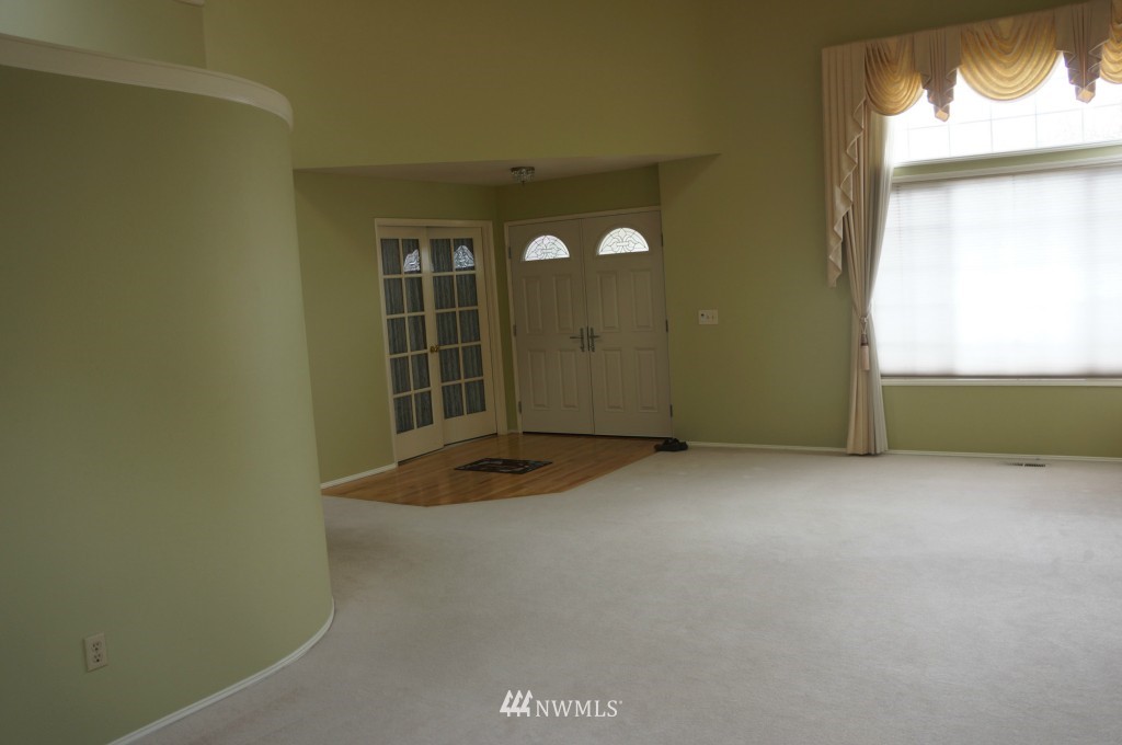 710 South 32nd Place Renton, WA 98055 - Photo 3 of 11