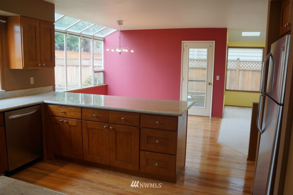 710 South 32nd Place Renton, WA 98055 - Photo 6 of 11