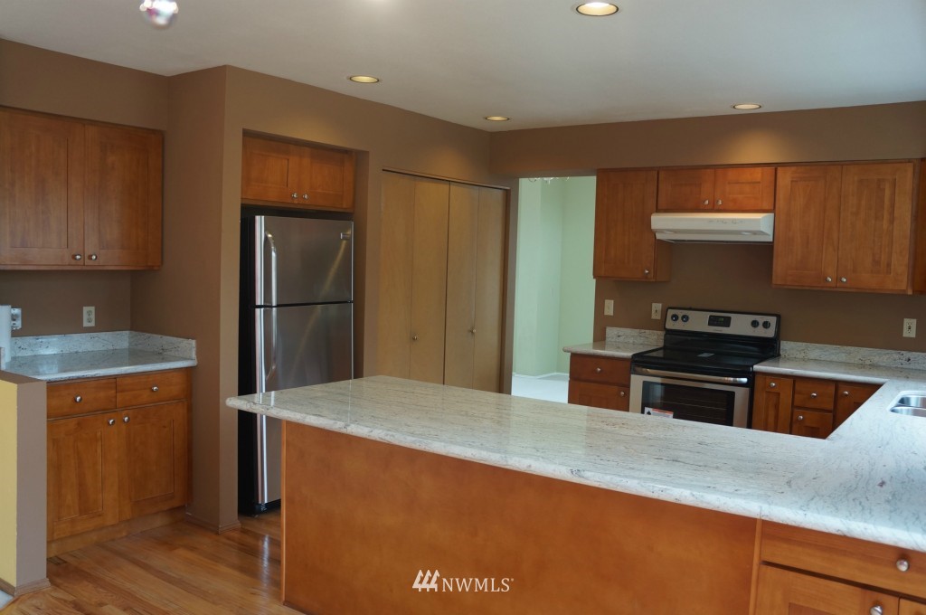 710 South 32nd Place Renton, WA 98055 - Photo 7 of 11