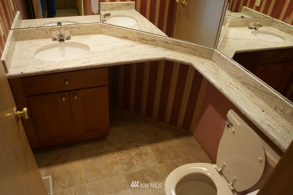 710 South 32nd Place Renton, WA 98055 - Photo 10 of 11