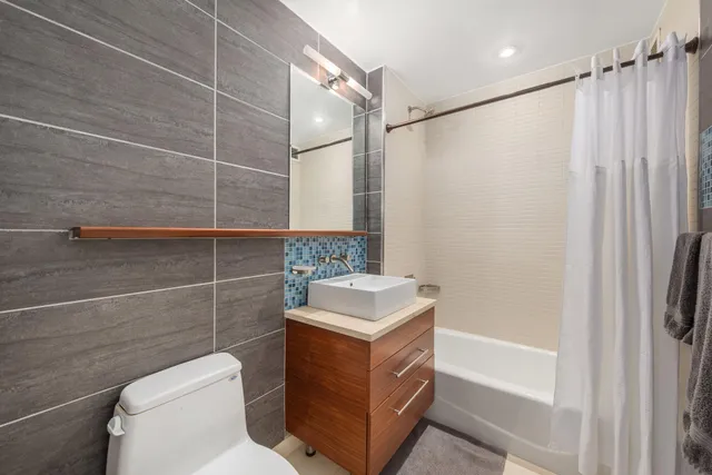 $1,795,000 | 225 West 60th Street, Unit 14F | Upper West Side