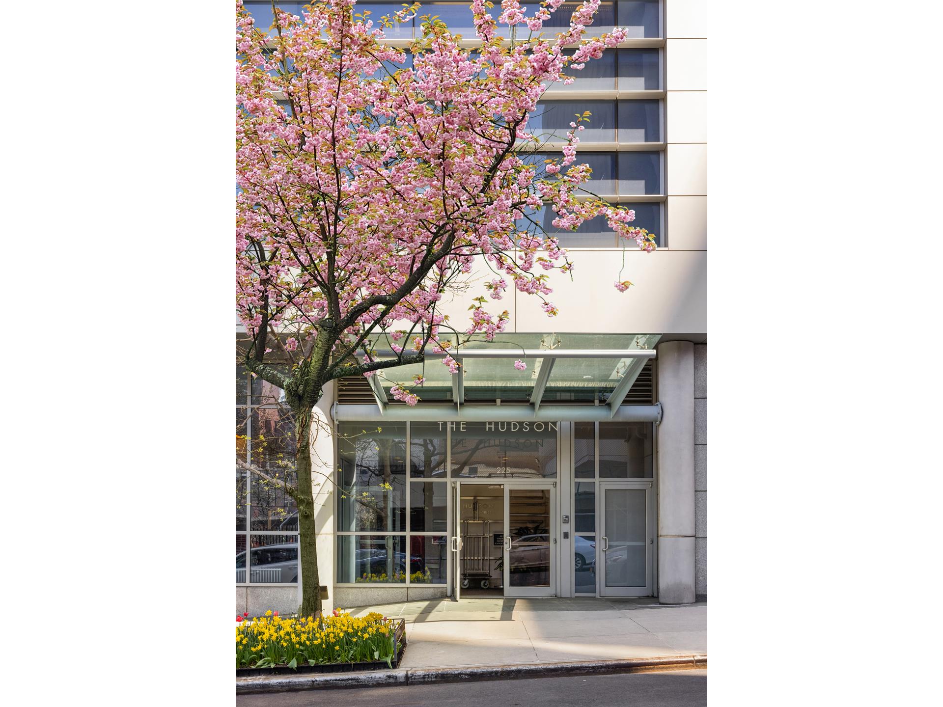 225 West 60th Street, Unit 14F Manhattan, NY 10023 - Photo 9 of 10