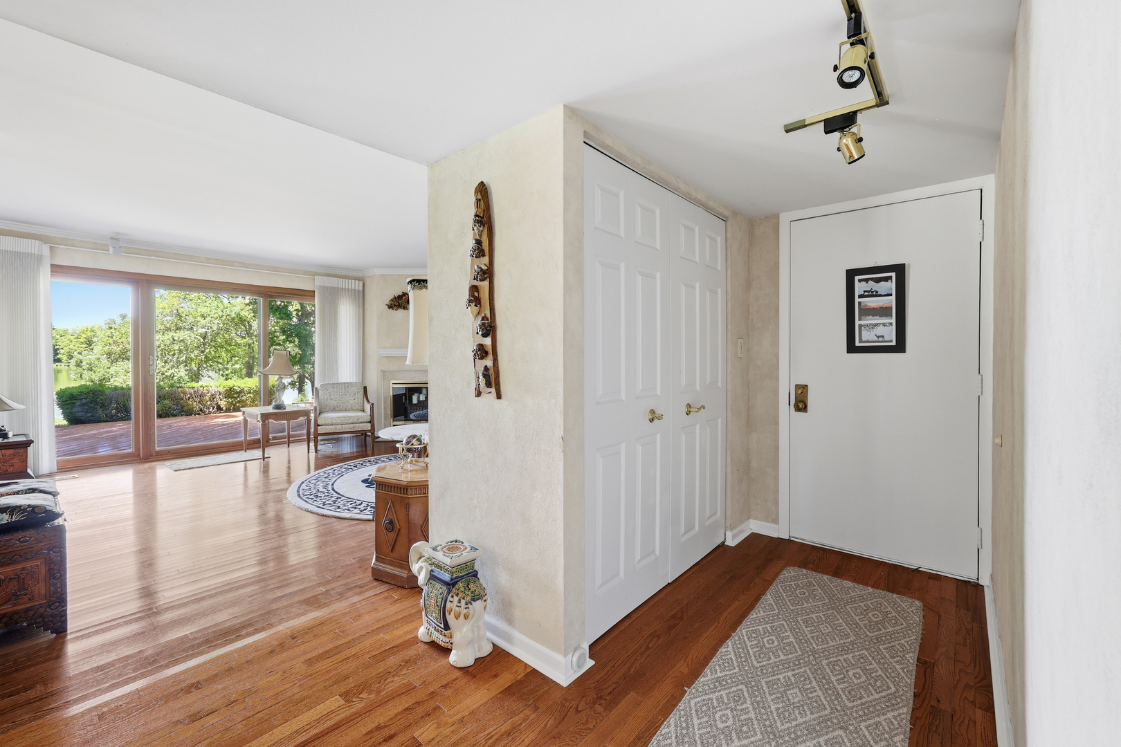 640 Old Barn Road, Unit C Lake Barrington, IL 60010 - Photo 4 of 47